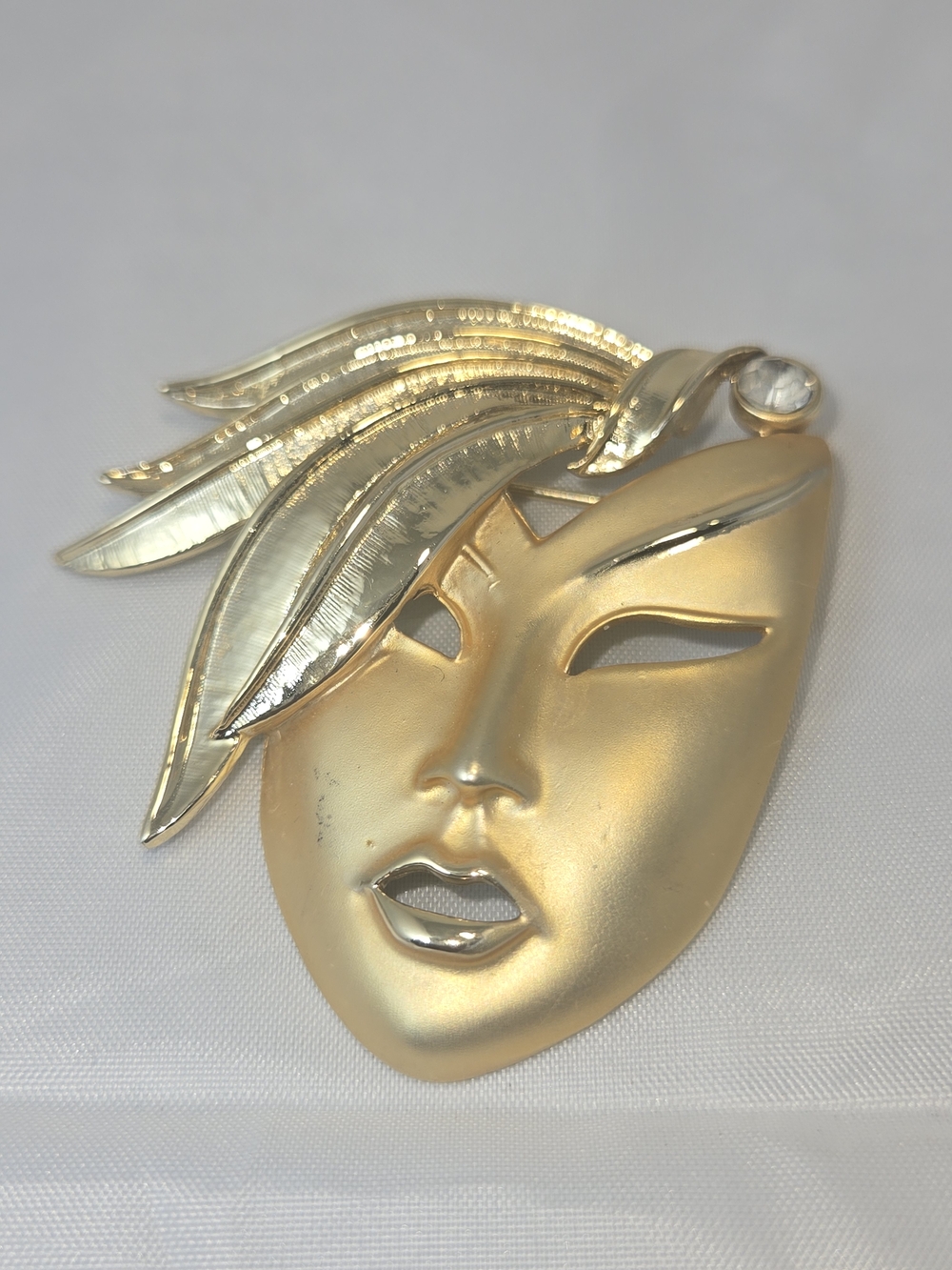 Gold Face Mask Brooch - Elegant Woman Jewelry